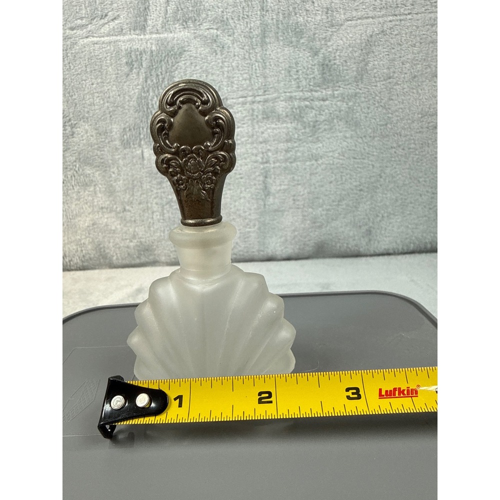 Vintage Style Frosted Glass Shell Bottle Ornate Silver Plated Floral Stopper - Picture 9 of 9